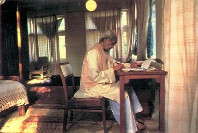 Krishnamurti écrivant